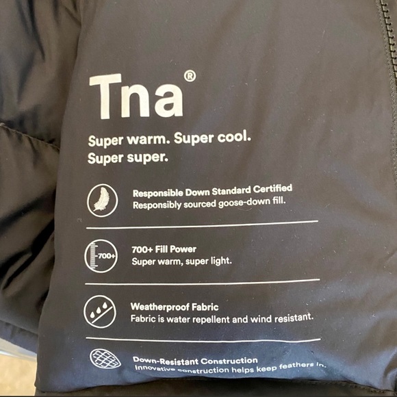 SOLD* Aritzia super puff shorty - Picture 3 of 5